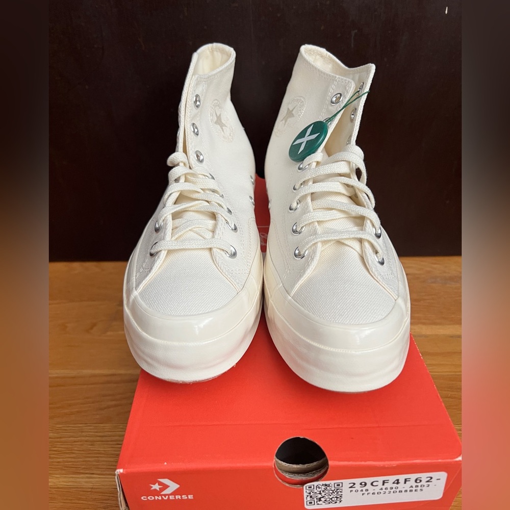 New and never worn unisex Devin Booker collab Converse chuck 70 high top.